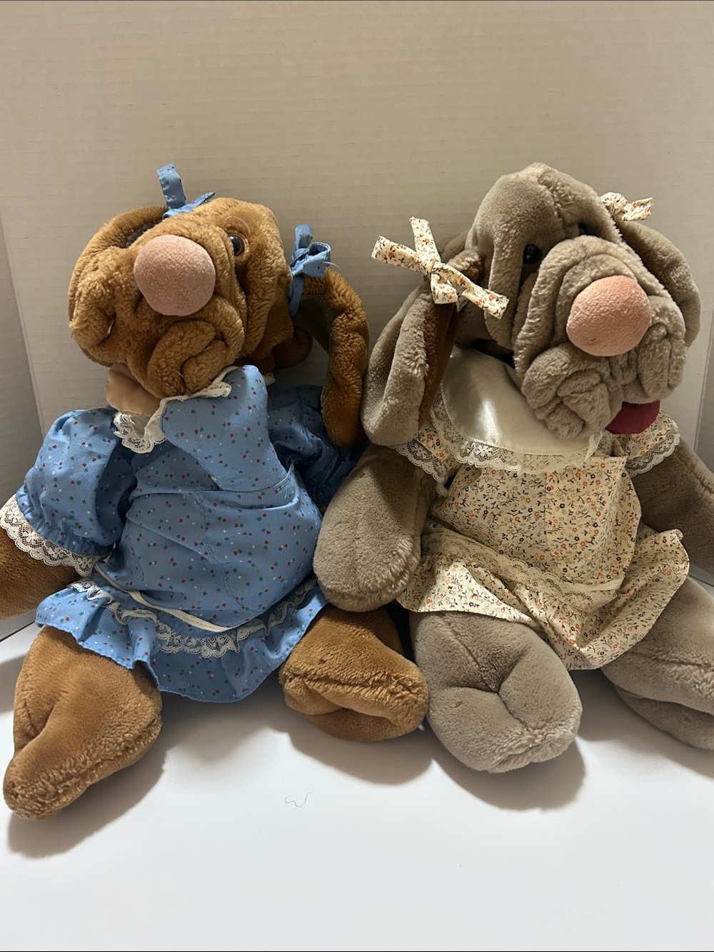 vintage Ganz Bros "Wrinkles" dog hand puppets from 1981.